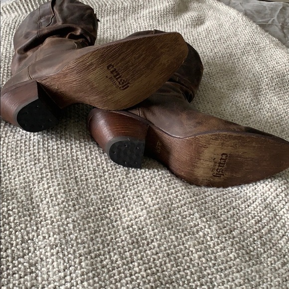 Boots - Picture 3 of 7